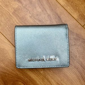 NEW MICHAEL KORS Saffiano Leather Compact Wallet Snap Closure Cash Cards ID